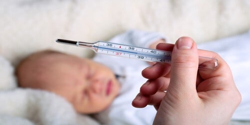 Trẻ sốt mọc răng là thường nhẹ và kéo dài từ 2- 4 ngày