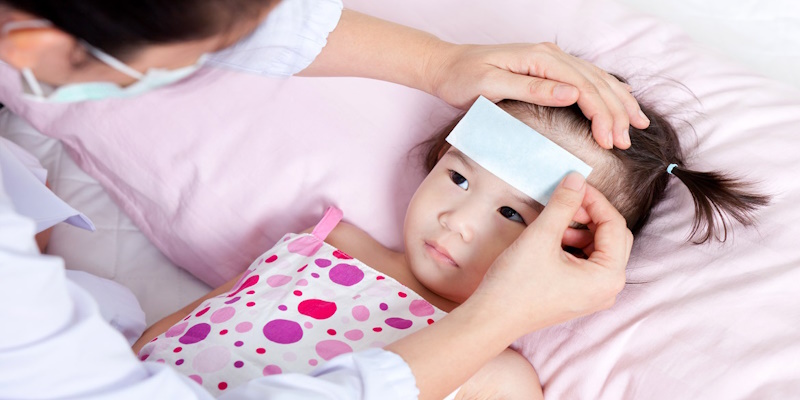 Học cách sử dụng miếng dán đúng cách để hạ sốt