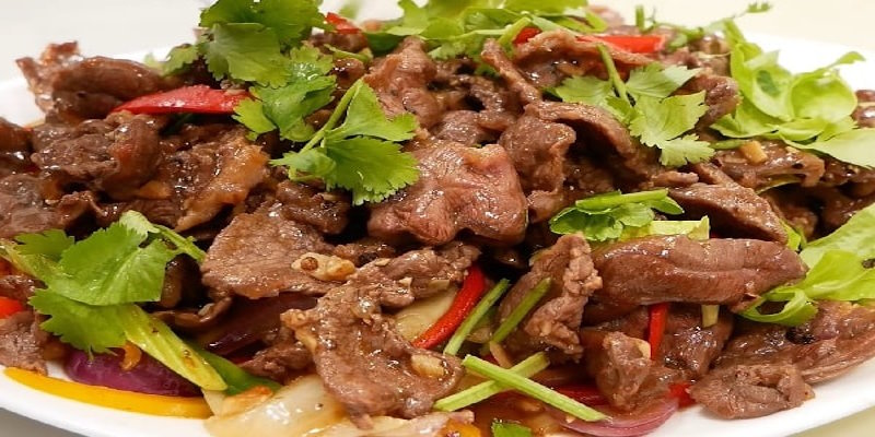 Bò sốt tiêu đen là món ăn mang hương vị tuyệt vời